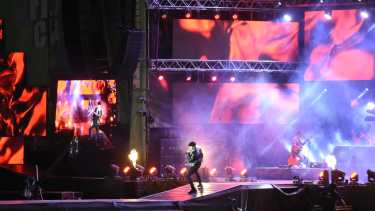 Sebastián Yatra se subió al escenario mayor minutos después de las 22:30. Foto: Florencia Salto.