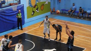 Triunfos de Centenario y Pérfora en el Federal de básquet