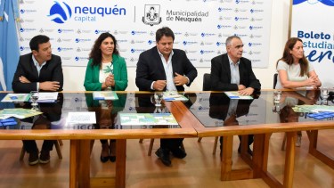 El intendente Mariano Gaido y el rector de la Universidad Gustavo Crisafulli en una nueva relación institucional Foto Archivo: Florencia Salto. 