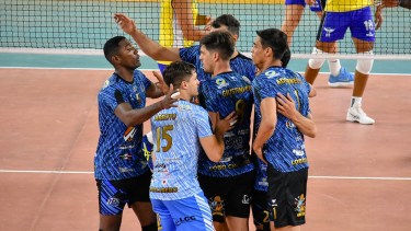 Arroyo (líbero) analizó el presente de Ateneo. Todavía les deben dos meses de sueldo.