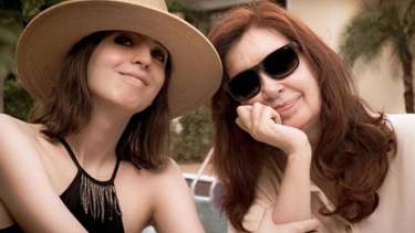 Florencia y Cristina y una de las primeras imágenes que subieron a la red social Instagram.