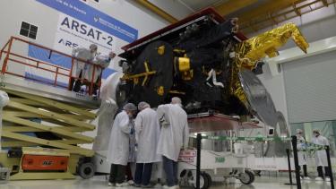 El Arsat-2 en el "cuarto limpio" de Invap. Foto: Archivo