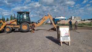 Iniciaron la obra de captación de agua propia en Fernández Oro