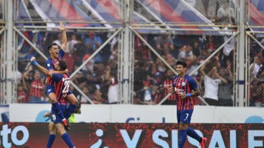 Diego Rodríguez festeja su gol, el primero convertido para San Lorenzo. (Foto/Télam)