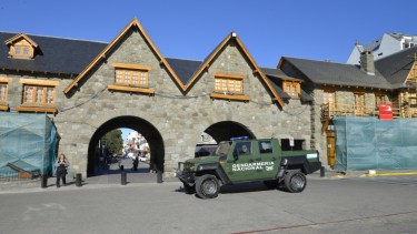 Un móvil de la Gendarmería recorre el Centro Cívico. Foto gentileza