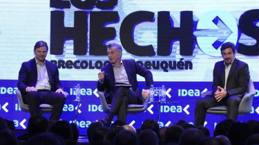 Como presidente de IDEA, Gastón Remy entrevistó al expresidente Mauricio Macri en el precoloquio Vaca Muerta.