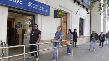 En el banco Nación tienen cuentas sueldo el 30% de los municipales de Bariloche. El municipio quiere tener un agente financiero. Archivo