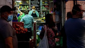 Chile: aglomeración en supermercados antes de cuarentena obligatoria