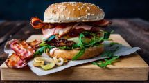 Imagen de Buscamos la hamburguesa perfecta: hoy cocina Juan Carlos Izaguirre, de Bariloche