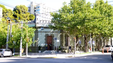 El gobierno neuquino hará una oferta para pagar deuda en dólares después del 4 de agosto. Foto Juan Thomes