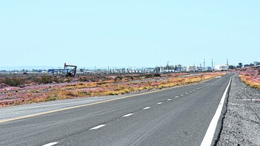 Desierto. La ruta petrolera de Vaca Muerta cambió radicalmente en los últimos días y evidencia la parálisis del sector. (Foto: Florencia Salto)