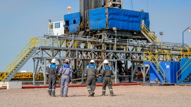 Tras casi seis meses, los equipos comenzaron a regresar a los campos de Vaca Muerta de YPF.