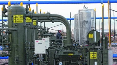 Distintas propuestas y escenarios chocan con un gobierno que está abocado a las medidas económicas por la pandemia.