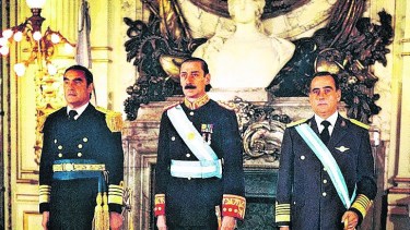 Tiempos de militarismo. La Junta Militar que tomó el poder en 1976.   