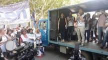 Imagen de Docentes protestaron en Neuquén mientras Gutiérrez estaba en San Martín