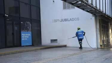Hoy se comenzará a pagar a los DNI finalizados en par. (Florencia Salto).-