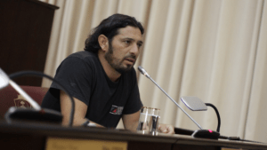 Trabajadores de Salud y el FIT piden que se entregue  gratis alcohol en gel y barbijos