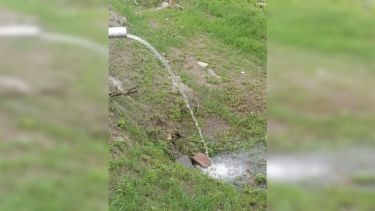 Tres días de desborde cloacal en Patagones directo al río