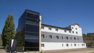 Desde la clínica instaron a la población a mantener la tranquilidad e informarse por los medios oficialies.