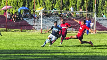La Amistad no pudo aguantar la ventaja ante el Rojo y se tuvo que conformar con el empate.
