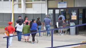Supermercados abrirán en feriado y cambiarán horario de atención