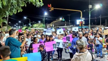 Conmoción en las calles por el asesinato de la adolescente. Foto: Catriel 25 Noticias. 