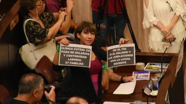 La diputada Patricia Jure (FIT) llevó ayuda para no olvidarse ningún reclamo. Foto Prensa Patricia Jure