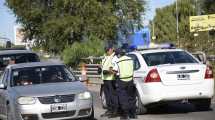 Imagen de Un hombre evitó el control policial y manejó en contramano por la banquina de ruta 22