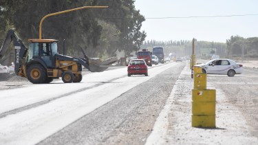 Sin prioridad. Los vecinos de la ciudad neuquina cuentan que los conductores no respetan el paso a los transeúntes. (Fotos: Juan Thomes) 
