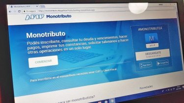 Monotributistas y autónomos pueden tramitar desde hoy los créditos a tasa 0. Foto archivo. 