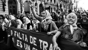 Madres de Plaza de Mayo: se cumplen hoy 43 años de la primera ronda