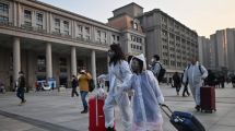 Imagen de China: miles de personas abandonan Wuhan tras el levantamiento de la cuarentena