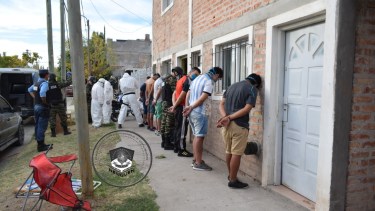 Para el operativo, la Policía instrumentó medidas de protección como el uso de barbijos. Foto Prensa Policía de Neuquén