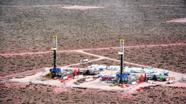 Las partes analizaron la crisis petrolera y las formas para tratar de sostener el empleo.