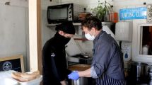Imagen de De cocinar en Bariloche a donar comida en Madrid