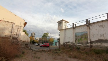 Alberdi y Villegas, la calle en proceso de apertura desde hace 2 años. (Foto Oscar Livera)