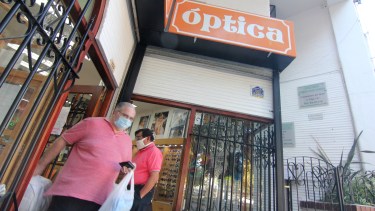 Las ópticas reclamaron que la apertura debió ocurrir antes. Foto archivo: Oscar Livera