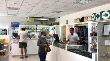 Desde el municipio de Huergo recomendaron a los vecinos usar barbijos para moverse en las calles. (Foto Néstor Salas)