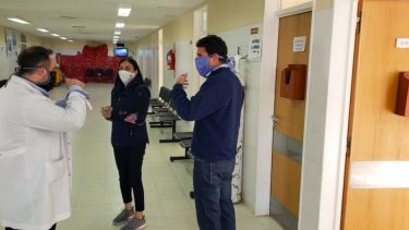 La ministra de Salud, Andrea Peve, recorre los hospitales de la provincia. (Neuquén informa)