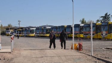 Los choferes realizaban retención de servicios hasta las 12. De 15 a 20 se repetirá la medida por la tarde (foto Yamil Regules)