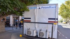 Con un trailer dividen la guardia del hospital más importante de Neuquén