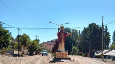 En las calles de El Cholar solo se ve a la policía patrullando. (Gentileza).-