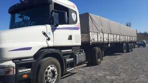 Se escondieron en la caja de un camión para cruzar desde Cipolletti a Neuquén