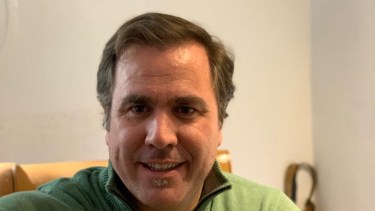 El intendente de El Bolsón, Bruno Pogliano, fue dado de alta ayer y regresa al frente del municipio. La selfie horas antes de conocer su recuperación. Gentileza