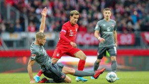 Fútbol: en Asia volvieron a cancelar partidos y en Alemania hay polémica