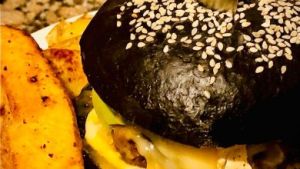 Receta de hamburguesa tre-men-da del chef Juan Solorza + huevo frito + lechuga +++++
