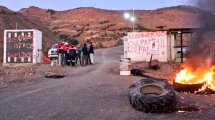 Imagen de Mineros de Andacollo siguen sin cobrar y mantienen los bloqueos