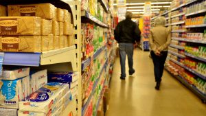 Encuentran más de 1.400 productos vencidos en comercios de Río Negro