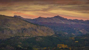  Vista del cerro Chapelco en el otoño de San Martín de los Andes. Foto: Patricio Rodríguez.