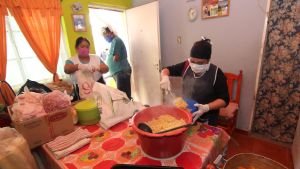El comedor que nació con la cuarentena en Valentina sur